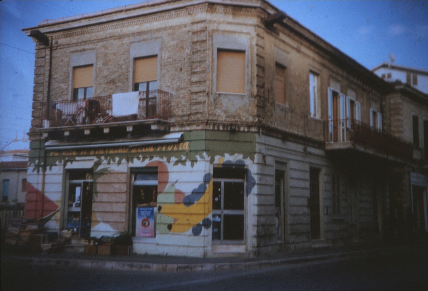 Edificio storico in Via Adriatica, Ottobre 2003