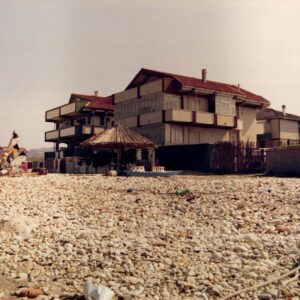 Edificio sulla spiaggia, zona Foro, 1992