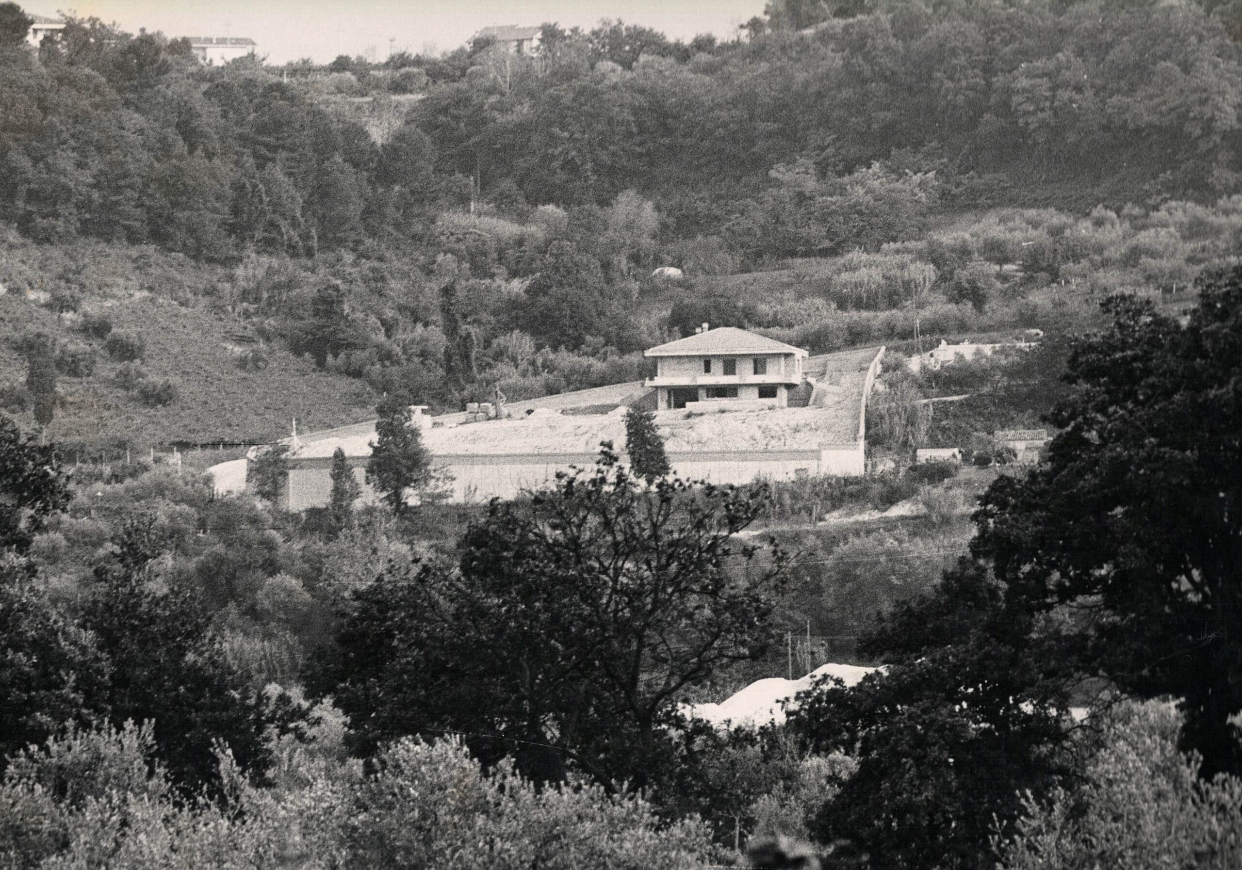 Una costruzione in collina, 1991